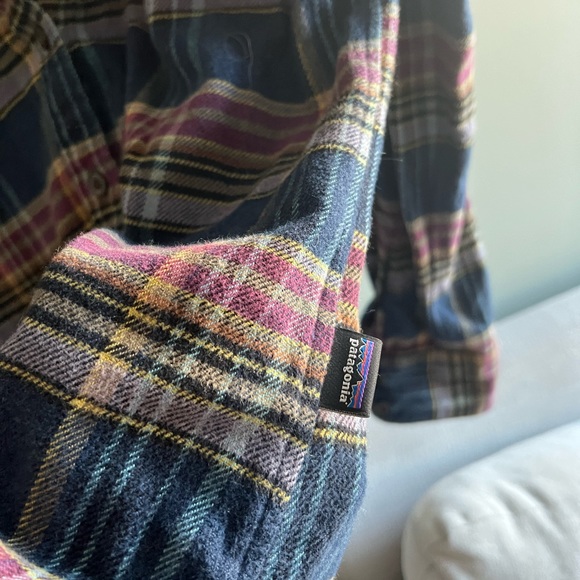 Patagonia Women’s Plaid Flannel Shirt - Picture 3 of 3